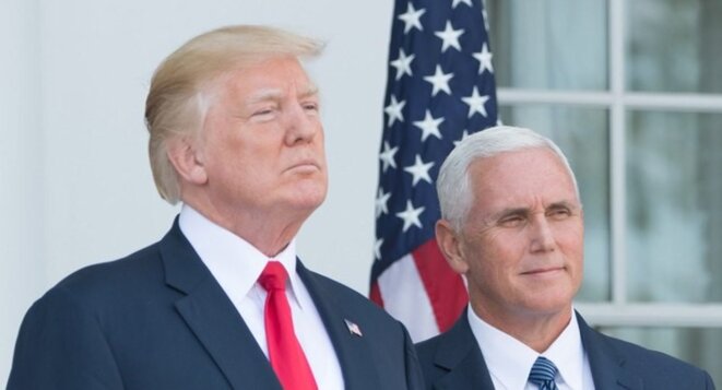 Mike Pence aux côtés de Donald Trump le 11 janvier 2018 © Site de l’ambassade américaine d’Irlande, 2018 Mike Pence aux côtés de Donald Trump le 11 janvier 2018 © Site de l’ambassade américaine d’Irlande, 2018