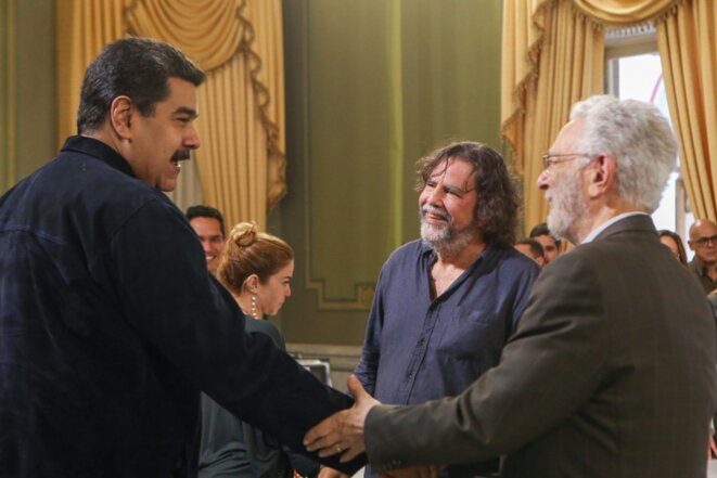 Nicolás Maduro, Ramón Grosfoguel en centro y Enrique Dussel a derecha. Malaxions de Miraflores. 22 de octobre, Caracas. Nicolás Maduro, Ramón Grosfoguel en centro y Enrique Dussel a derecha. Malaxions de Miraflores. 22 de octobre, Caracas.