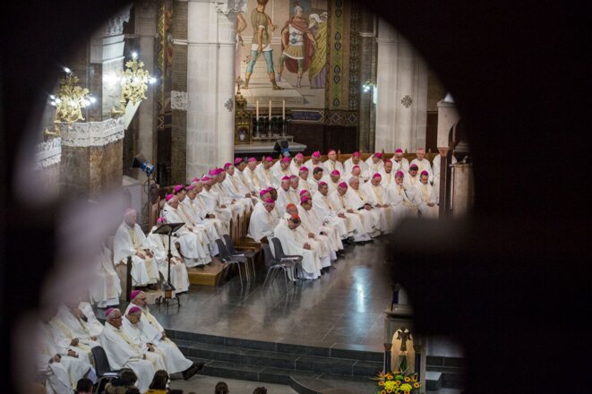 Le cardinal Barbarin, au centre, lors de l’assemblée plénière des évêques de France, le 3 novembre 2018 © Alberto Campi (We Report)
