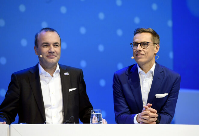 Manfred Weber (à gauche) et Alex Stubb lors du débat, mercredi 7 novembre 2018, au Palais des congrès de Helsinki.© Reuters/Heikki Saukkomaa Manfred Weber (à gauche) et Alex Stubb lors du débat, mercredi 7 novembre 2018, au Palais des congrès de Helsinki.© Reuters/Heikki Saukkomaa