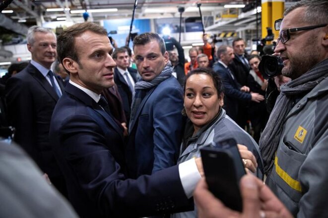 Emmanuel Macron interpellé par un ouvrier de l'usine Renault de Maubeuge le 8 novembre 2018. © Reuters Emmanuel Macron interpellé par un ouvrier de l'usine Renault de Maubeuge le 8 novembre 2018. © Reuters