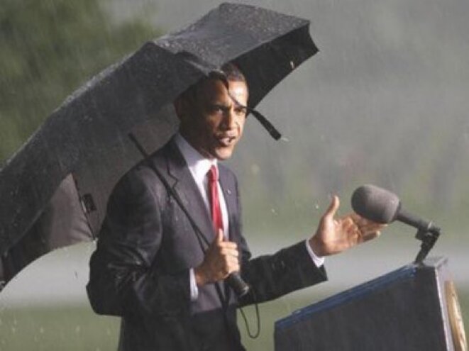 L'attitude du président américain tranche avec celle d'Obama en 2010. Malgré une météo compliquée, ce dernier avait réaffirmé. L'attitude du président américain tranche avec celle d'Obama en 2010. Malgré une météo compliquée, ce dernier avait réaffirmé.