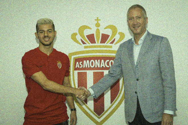 Le numéro 2 de l'AS Monaco Vadim Vasilyev et Adrien Bongiovanni le 28 septembre 2017, lors de la prolongation de son contrat. © ASM Le numéro 2 de l'AS Monaco Vadim Vasilyev et Adrien Bongiovanni le 28 septembre 2017, lors de la prolongation de son contrat. © ASM