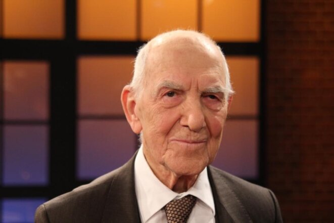 https://fr.wikipedia.org/wiki/St%C3%A9phane_Hessel https://fr.wikipedia.org/wiki/St%C3%A9phane_Hessel
