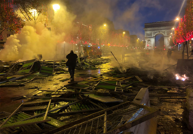 Sur les Champs-Élysées, vers 18 heures. © Christophe Gueugneau Sur les Champs-Élysées, vers 18 heures. © Christophe Gueugneau