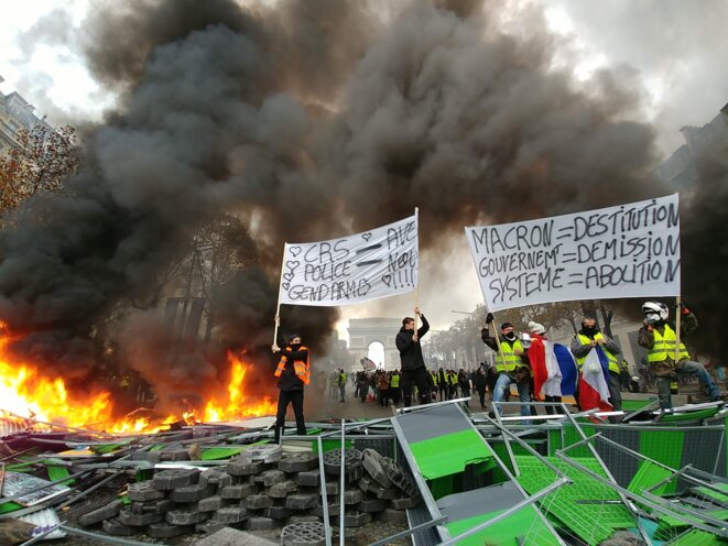 Sur Les Champs Des Gilets Le Club De Mediapart