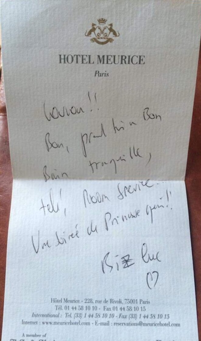 The note Ananda says Luc Besson left for her at the reception desk of the Hotel Meurice. © Document Mediapart The note Ananda says Luc Besson left for her at the reception desk of the Hotel Meurice. © Document Mediapart