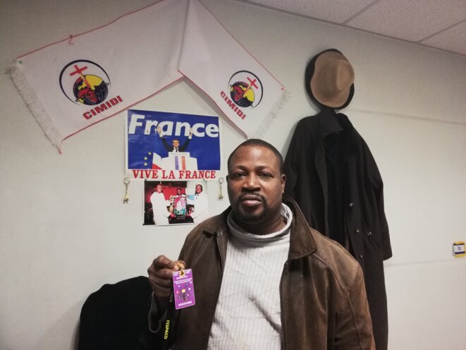 Adama Yameogo pose dans sa chambre. © Cyrielle chazal Adama Yameogo pose dans sa chambre. © Cyrielle chazal