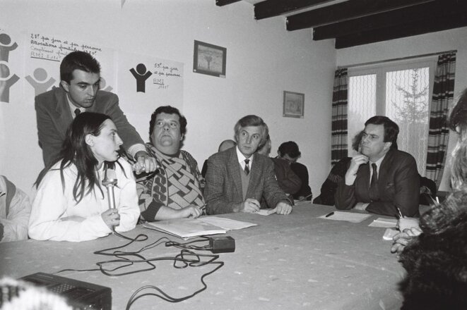 Claude Evin, ministre de la Solidarité, de la Santé et de la Protection sociale pour évaluer un an de RMI, à Herblay le 07/12/1989 (© Géron/ ATD Quart Monde – Centre Joseph Wresinski 0468 008 072) Claude Evin, ministre de la Solidarité, de la Santé et de la Protection sociale pour évaluer un an de RMI, à Herblay le 07/12/1989 (© Géron/ ATD Quart Monde – Centre Joseph Wresinski 0468 008 072)