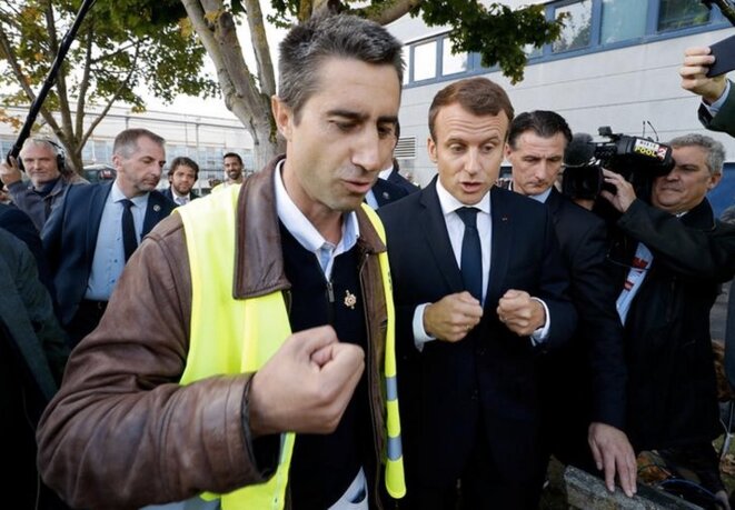 Avant même le mouvement des « gilets jaunes », François Ruffin portait déjà le sien. Ici, à Amiens, avec Emmanuel Macron, en octobre 2017. © Reuters Avant même le mouvement des « gilets jaunes », François Ruffin portait déjà le sien. Ici, à Amiens, avec Emmanuel Macron, en octobre 2017. © Reuters