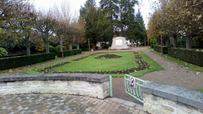 Le parc du 11 novembre à Cosne, là où Jérôme C a subit les foudres de David GRAS © La Fouine Le parc du 11 novembre à Cosne, là où Jérôme C a subit les foudres de David GRAS © La Fouine