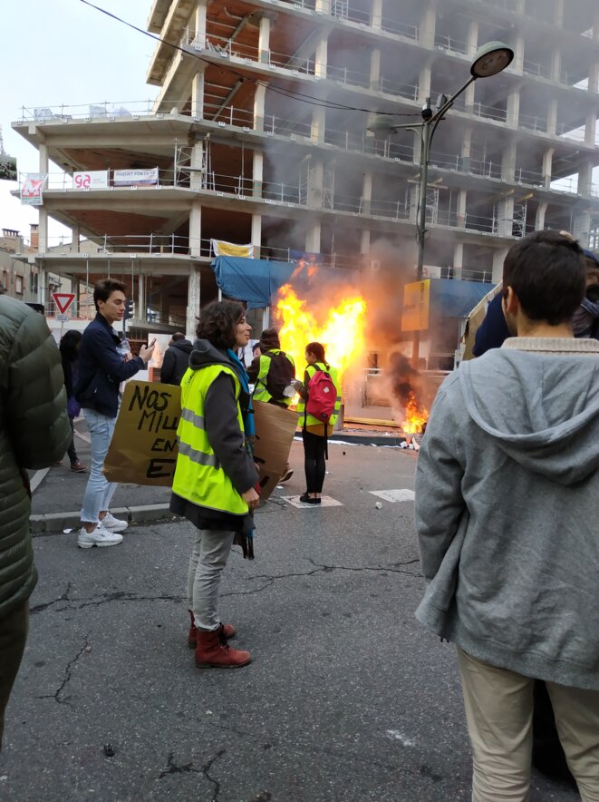 Toulouse en noir et rouge.
