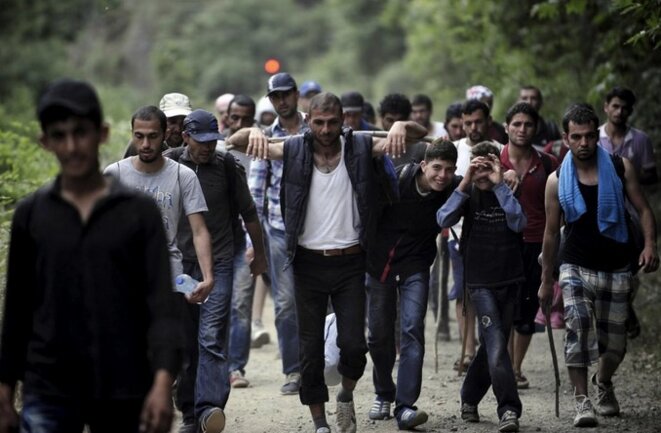 Des exilés syriens à proximité de la frontière grecque en 2015 © Reuters Des exilés syriens à proximité de la frontière grecque en 2015 © Reuters