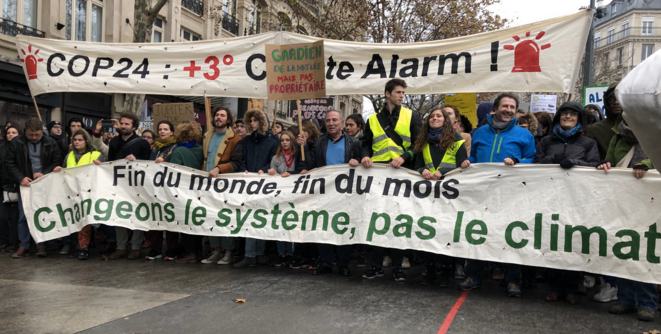 Les marcheurs pour le climat ont été rejoints par des «gilets jaunes», à Paris, le 8 décembre. © EP Les marcheurs pour le climat ont été rejoints par des «gilets jaunes», à Paris, le 8 décembre. © EP