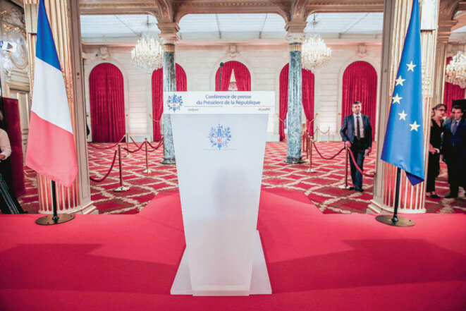 quelques-instants-avant-4e-grande-conference-presse-donnee-president-republique-dans-salle-fetes-elysee-paris-18-septembre-0-1400-400-1