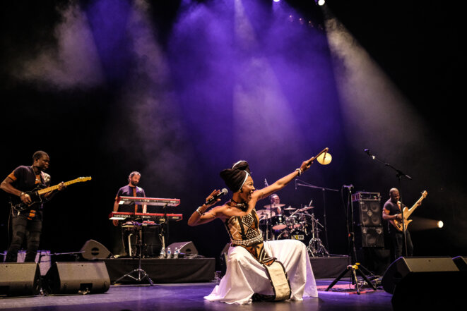 Fatoumata Diawara en concert le 7 décembre 2018 au Théâtre de Sartrouville (Yvelines). © Florian Dacheux