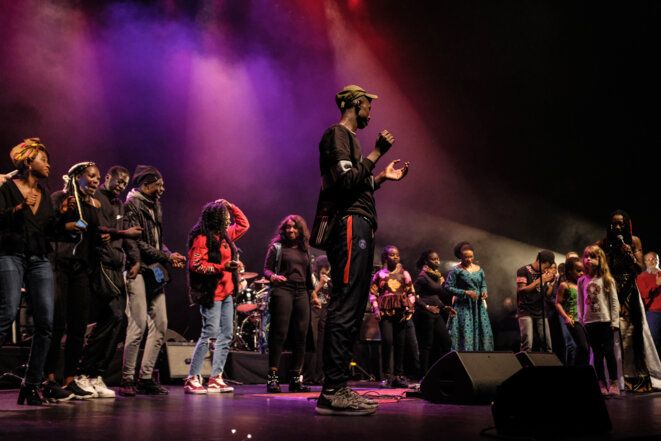 Fatoumata Diawara sur la scène du Théâtre de Sartrouville (Yvelines) avec son public le 7 décembre 2018. © Florian Dacheux Fatoumata Diawara sur la scène du Théâtre de Sartrouville (Yvelines) avec son public le 7 décembre 2018. © Florian Dacheux