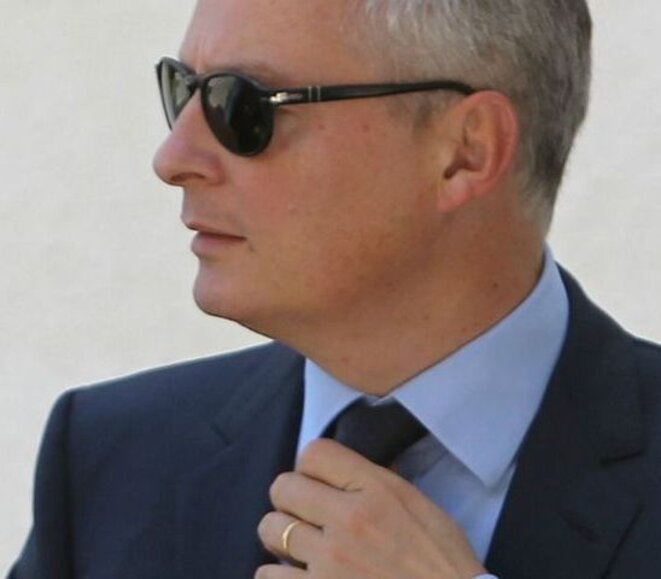 pour-montrer-qu-il-n-est-pas-seul-bruno-le-maire-se-vante-d-avoir-recu-487-sms-de-felicitations-apres-son-lachage-de-francois-fillon-1