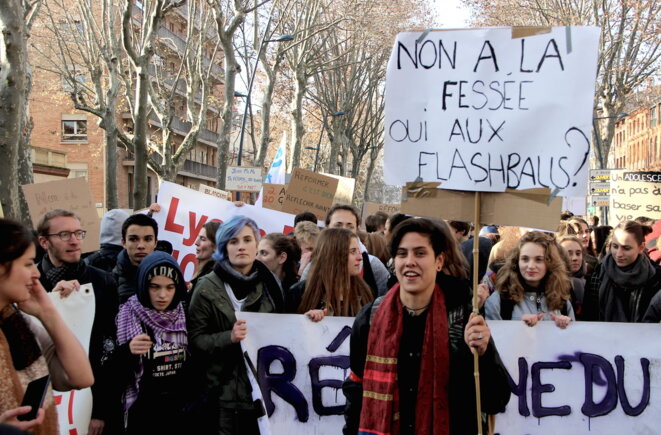 Dans la manifestation étudiante toulousaine, ce mardi 11 décembre. © Manu Riondé