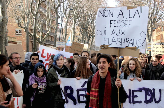 Dans la manifestation étudiante toulousaine, ce mardi 11 décembre. © Manu Riondé Dans la manifestation étudiante toulousaine, ce mardi 11 décembre. © Manu Riondé