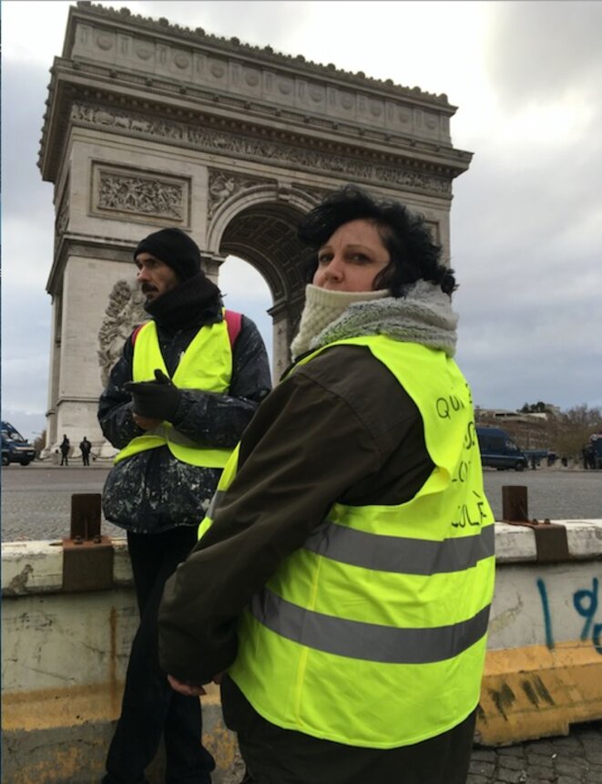 Virginie, aide-soignante, sur les Champs-Élysées le 8 décembre 2018. © MG Virginie, aide-soignante, sur les Champs-Élysées le 8 décembre 2018. © MG
