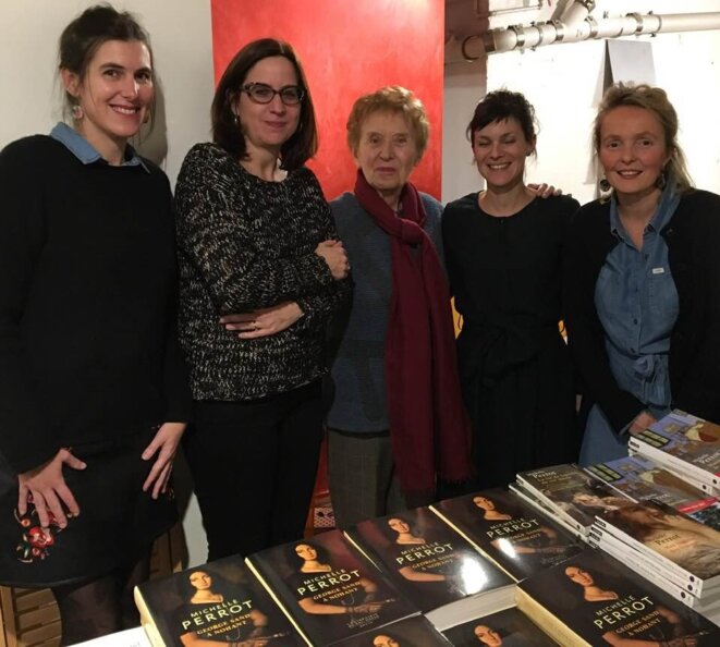 Delphine Lizot, Stéphanie Perrin, Anne Delaplace et Marine Jubin (Les filles du loir), avec Michelle Perrot. Paris, 14 décembre 2018 © DR