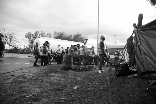 Campement du Vittier, A54, Arles © Jan Dyver