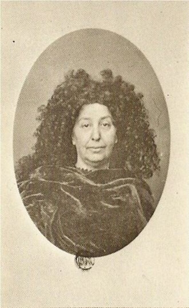George Sand avec la perruque de Molière, photographiée par Nadar en 1864 George Sand avec la perruque de Molière, photographiée par Nadar en 1864