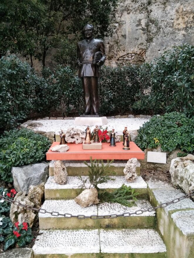 Crèche offerte par le sculpteur Néerlandais KEES VERKADE à Monaco © Didier CODANI Crèche offerte par le sculpteur Néerlandais KEES VERKADE à Monaco © Didier CODANI