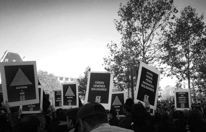 Act Up-Paris au rassemblement contre les LGBTQIphobies, Place de la République, octobre 2018 © Act Up-Paris Act Up-Paris au rassemblement contre les LGBTQIphobies, Place de la République, octobre 2018 © Act Up-Paris