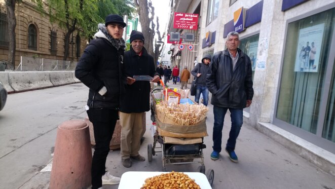 Wahid, le vendeur ambulant d’amandes. © Lilia Blaise Wahid, le vendeur ambulant d’amandes. © Lilia Blaise