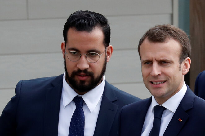 Alexandre Benalla et Emmanuel Macron lors d'un déplacement dans l'Orne, le 12 avril 2018. © Reuters