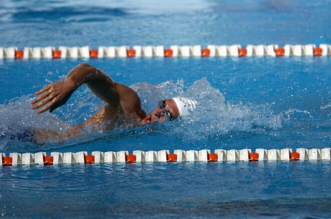 swimmer-563860-1280