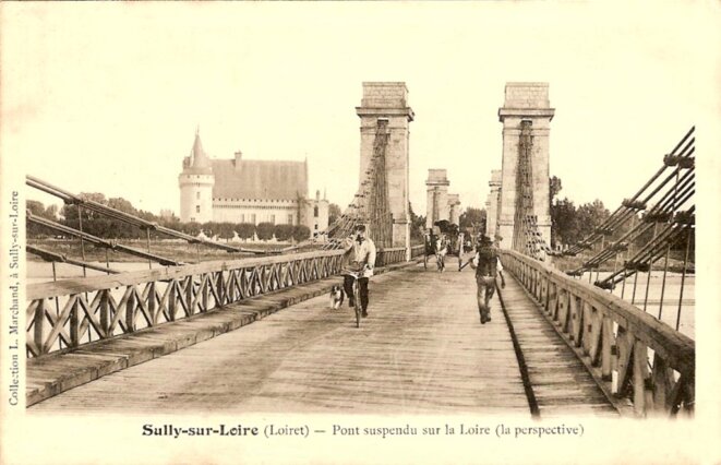pont-suspendu-de-sully-sur-loire-carte-postale-1