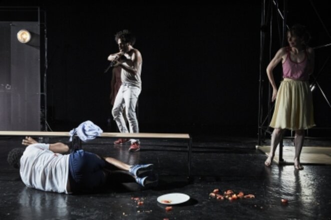 "Convulsions", texte d'Hakim Bah, m.e.s. de Frédéric Fisbach, 2018, Théâtre Ouvert - Centre national des dramaturgies contemporaines, Paris © Christophe Raynaud de Lage "Convulsions", texte d'Hakim Bah, m.e.s. de Frédéric Fisbach, 2018, Théâtre Ouvert - Centre national des dramaturgies contemporaines, Paris © Christophe Raynaud de Lage