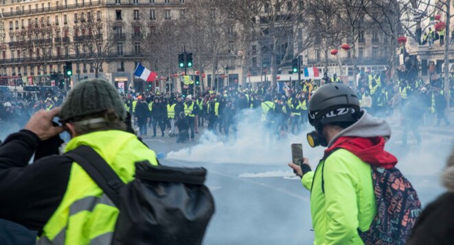 Des heurts eclatent place de la république à Paris, lors de l'acte 12 de mobilisation des gilets jaunes © Christian DROUET Des heurts eclatent place de la république à Paris, lors de l'acte 12 de mobilisation des gilets jaunes © Christian DROUET