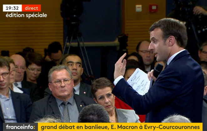 Emmanuel Macron, la performance d'un professeur d'élite au top de sa pyramide