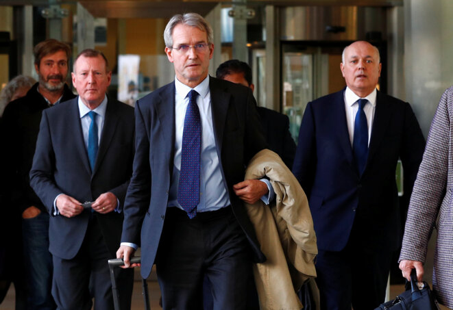 Owen Paterson (au centre) le 22 octobre 2018 à Bruxelles © François Lenoir / Reuters. Owen Paterson (au centre) le 22 octobre 2018 à Bruxelles © François Lenoir / Reuters.