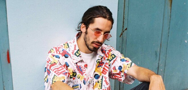 Après "Flip", Lomepal enchaîne avec un second album encore plus mélodieux. Après "Flip", Lomepal enchaîne avec un second album encore plus mélodieux.