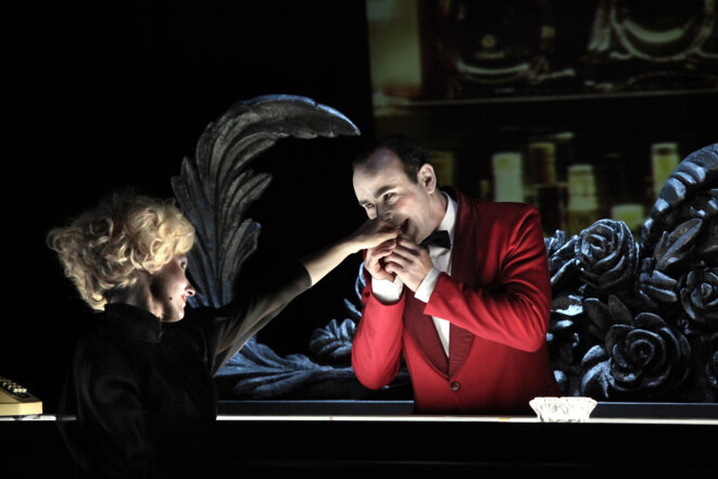Scène du spectacle "Le rosaire des voluptés épineuses" © Marie Clauzade Scène du spectacle "Le rosaire des voluptés épineuses" © Marie Clauzade