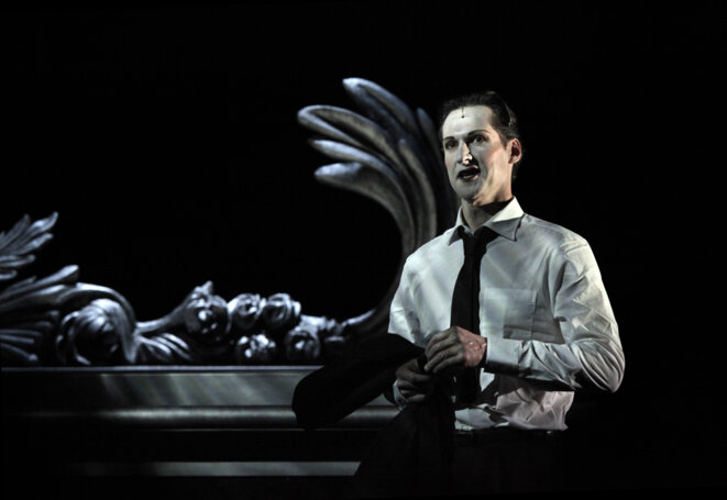 Scène du spectacle "Le rosaire des volutpés épineuses" © Marie Clauzade Scène du spectacle "Le rosaire des volutpés épineuses" © Marie Clauzade
