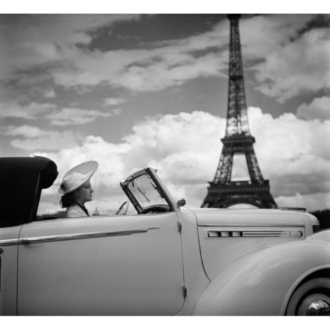 Femme en Chrysler Paris 1938 © Boris Lipnitzki/Roger-Viollet
