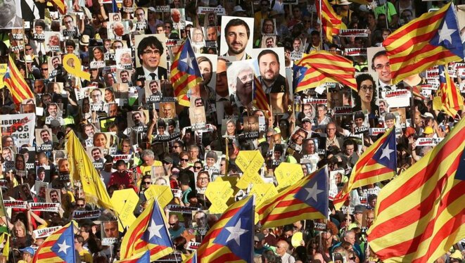 Une manifestation à Barcelone, le 14 juillet 2018, contre l'emprisonnement des leaders indépendantistes catalans jugés à partir de ce mardi 12 février. © Reuters