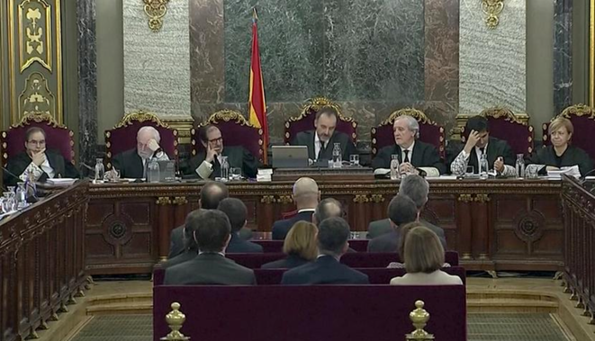 Les accusés face au tribunal suprême, mardi 12 février. © (capture d'écran) Les accusés face au tribunal suprême, mardi 12 février. © (capture d'écran)