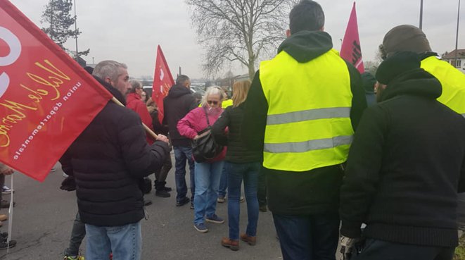 Gilets jaunes du Val-de-Marne pendant une action de blocage. © Groupe Facebook Gilets jaunes du Val-de-Marne pendant une action de blocage. © Groupe Facebook