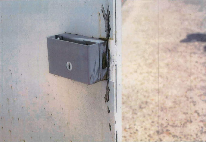 Le commando a découpé les serrures de deux portes et de deux grilles à la disqueuse thermique avant de délivrer le prisonnier. © DR Le commando a découpé les serrures de deux portes et de deux grilles à la disqueuse thermique avant de délivrer le prisonnier. © DR