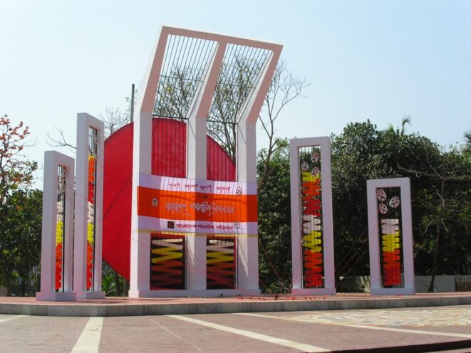 shaheed-minar-roehl