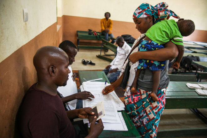 Distribution des cartes biométriques, au Mali, en juillet 2018 © Luca Pistone Distribution des cartes biométriques, au Mali, en juillet 2018 © Luca Pistone