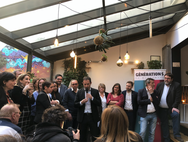 Benoît Hamon, entouré des candidats aux européennes. © PG Benoît Hamon, entouré des candidats aux européennes. © PG