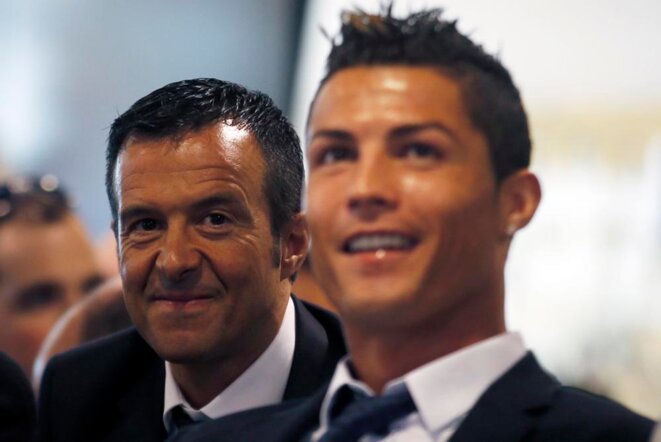Cristiano Ronaldo (à droite) et son agent Jorge Mendes. © Reuters Cristiano Ronaldo (à droite) et son agent Jorge Mendes. © Reuters